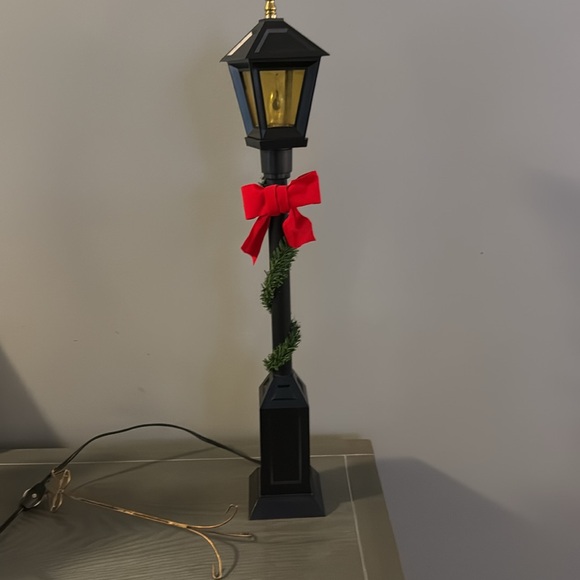 Holiday Caroler Figurines Set - Picture 6 of 7